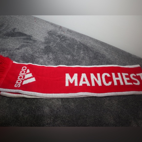 Adidas Manchester United Red Team Scarf - Picture 1 of 5